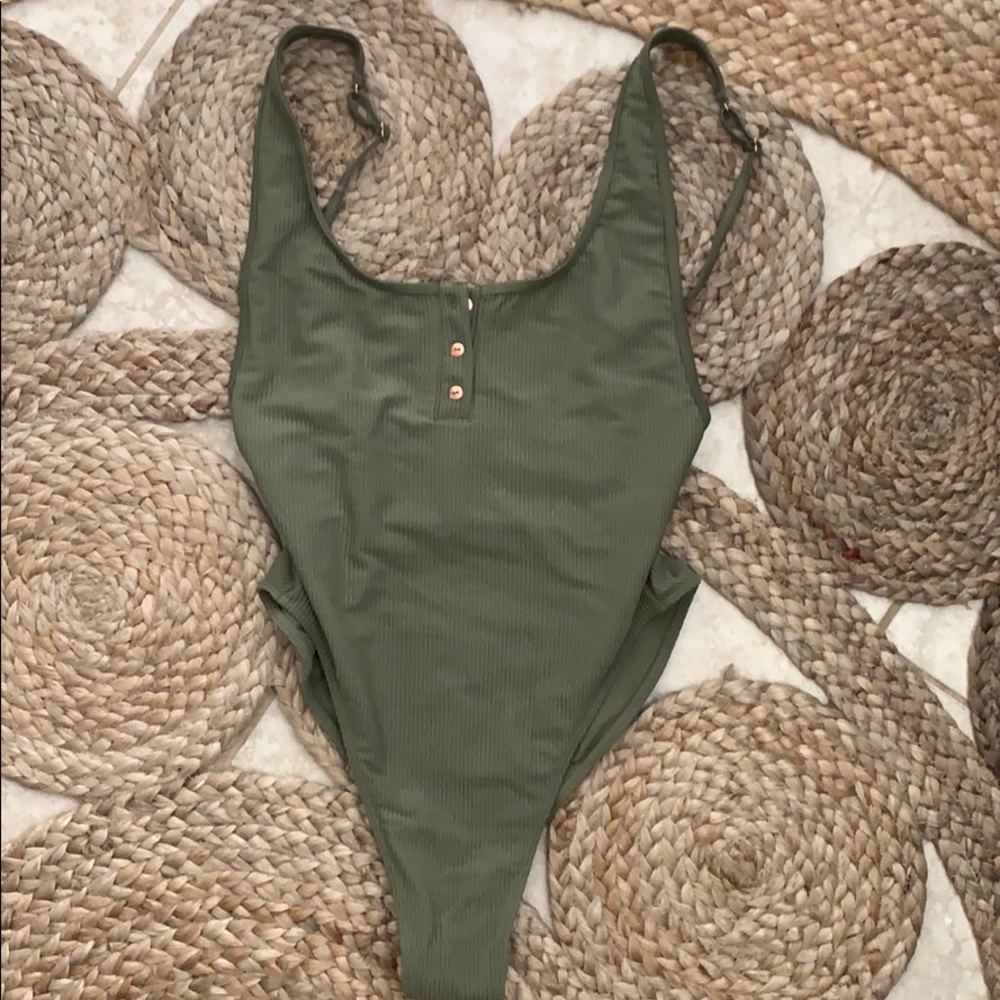 Frankies bikinis one piece~Daphne